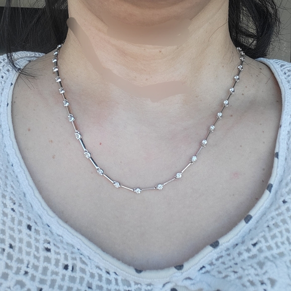 2-carat Round-Brilliant Diamond Station Necklace in 18K White gold setting - Picture 6 of 17